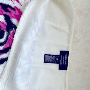 Ellen Tracy off white mini skirt, worn once, side zipper, embroidered front.